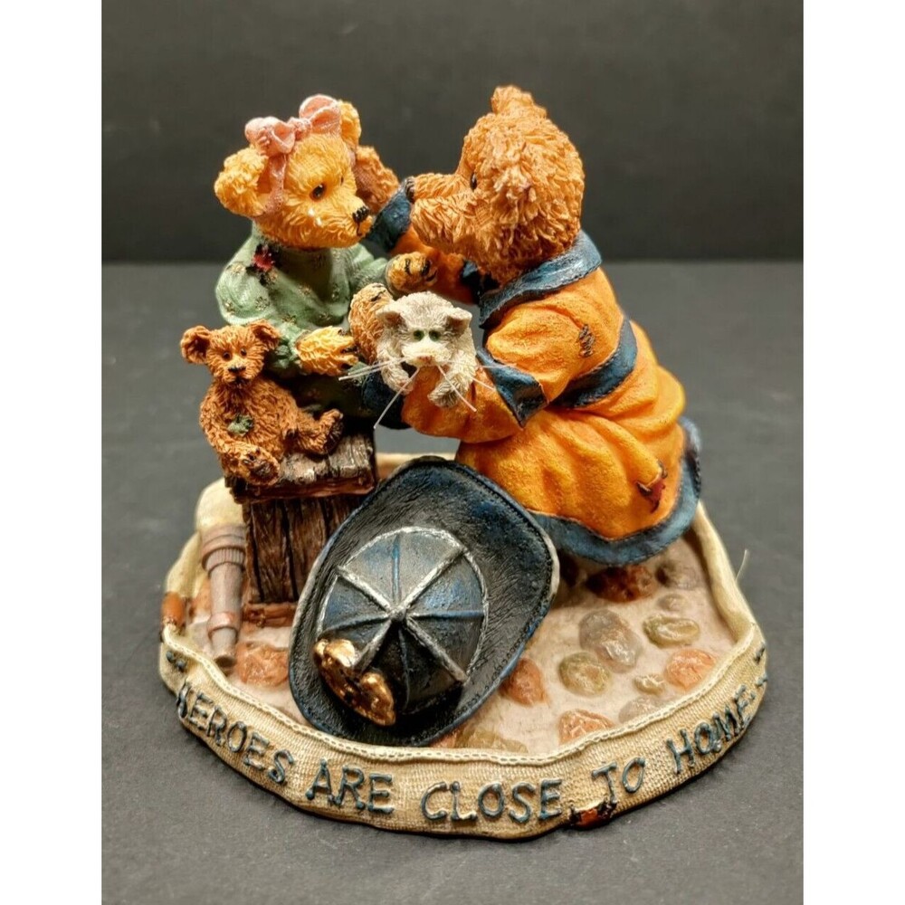 Boyds Bears Figurine Cheif Buckley with Jennifer "To The Rescue #227751 Fireman